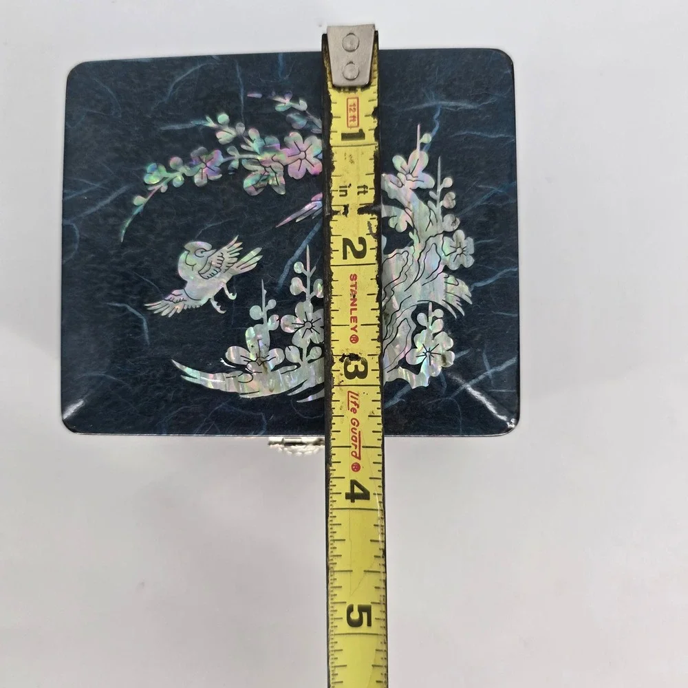 Vintage Korean Mother of Pearl Lacquer‎ Box Certified Artisan Turtle Clasp
